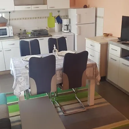 Lighthouse Apartment *
