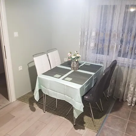 Lighthouse Apartament *