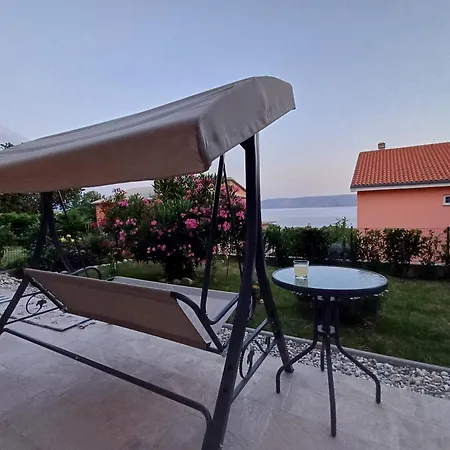 Lighthouse Apartman *