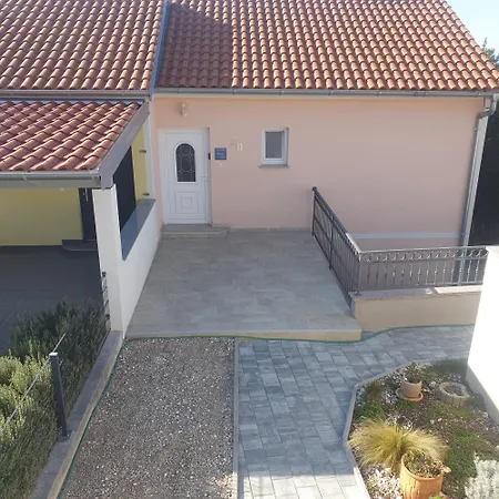 Lighthouse Apartman *